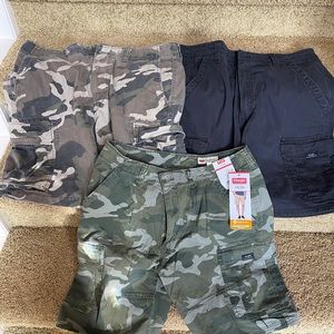 Men’s shorts 3 pair - size 36 - if you love pockets, you’ll love these!